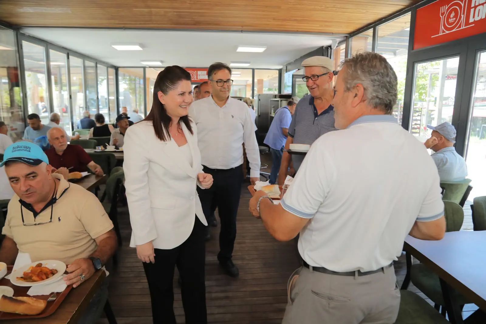 BAŞKAN GENCAN SAHADA: HİZMETİ YERİNDE TAKİP ETTİ, TALEPLERİ DİNLEDİ galeri görseli